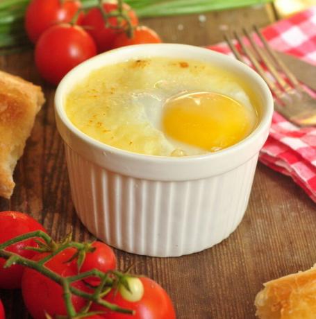البيض Kokot - طبق من الفرنسية المفضلة لديك.