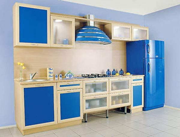 مطبخ أزرق (35 صورة): تعليمات فيديو لتزيين التصميم الداخلي بألوان داكنة بيديك ، السعر ، الصورة