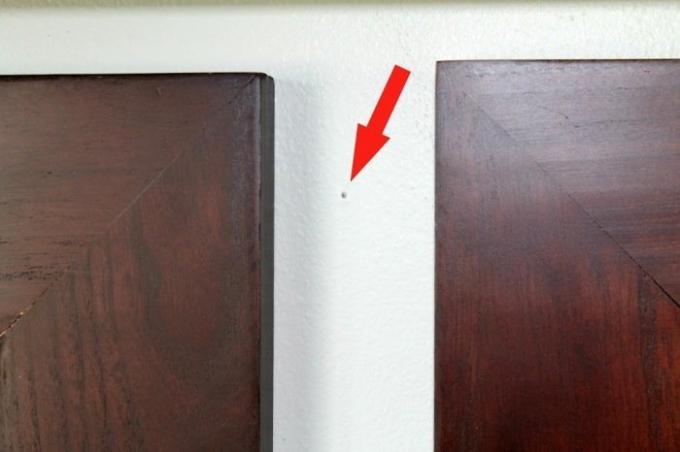 3 طريقة بسيطة كيفية إخفاء مسامير من الثقوب في الجدار