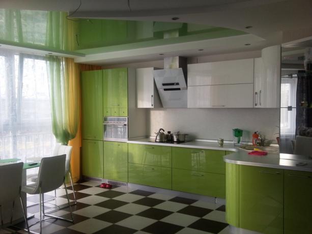 مطبخ أخضر (54 صورة) Ischia: تعليمات فيديو للديكور الداخلي بأيديكم ، والتصميم ، ومجموعة المطبخ ، والطاولة ، والكراسي ، والجدران ، والسقف ، و Leroy Merlin ، والصور والسعر