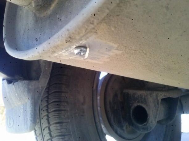 الناس الطرافة: ما شهدت سائقي السيارات حفر حفرة في كاتم للصوت
