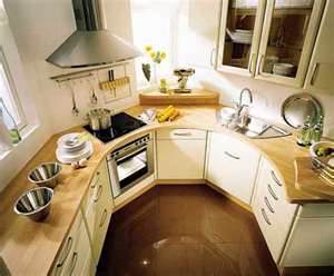 حتى المطبخ الصغير جدًا ذو الشكل المعقد يمكن جعله مناسبًا.