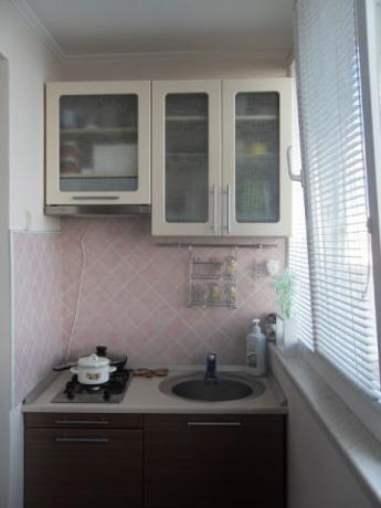 تصميم المطبخ لمطبخ مع شرفة