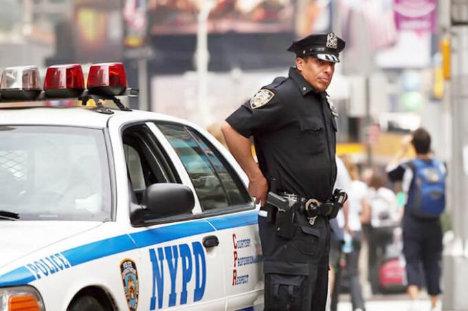 ليست دولة غنية وليس قاسية: 9 حقائق عن الشرطة في الولايات المتحدة، التي تدمر الصور النمطية الشعبية