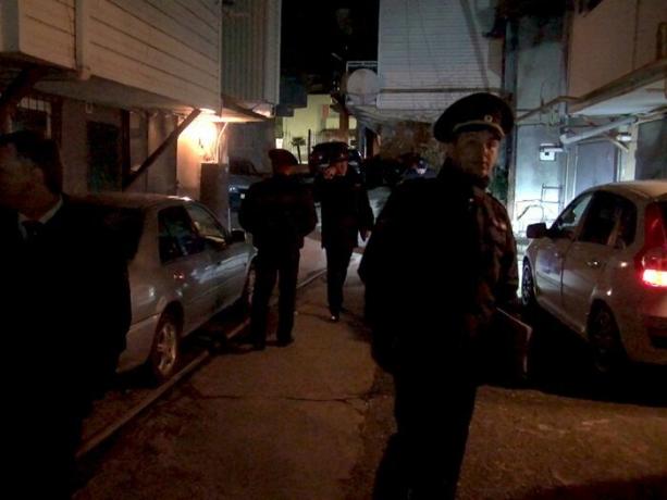 سوتشي إجراء الشرطة مرة أخرى غارات على المرائب في شارع جبال الألب.