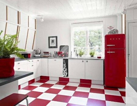 مطبخ أحمر مع أبيض