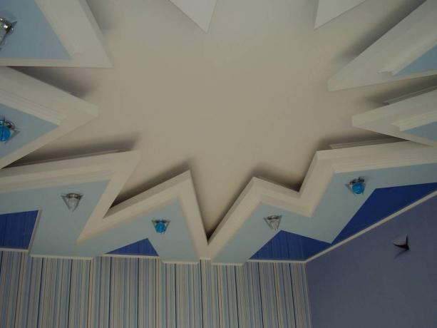 سقف الجصي في المطبخ (42 صورة): تصميم الهياكل المعلقة والفيديو والصور