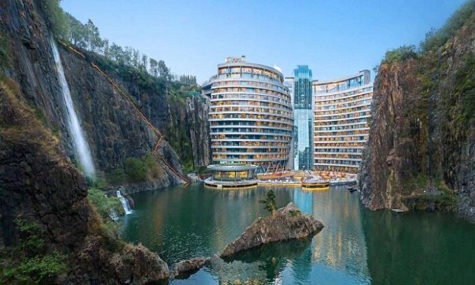 افتتح فندق إنتركونتيننتال سونغ جيانغ تحت الأرض بالقرب من شنغهاي (الصين).
