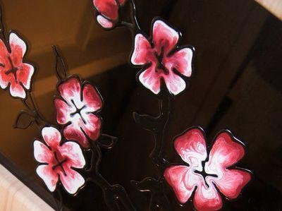 زهور ساكورا هي الزخرفة الرئيسية لسماعة الرأس