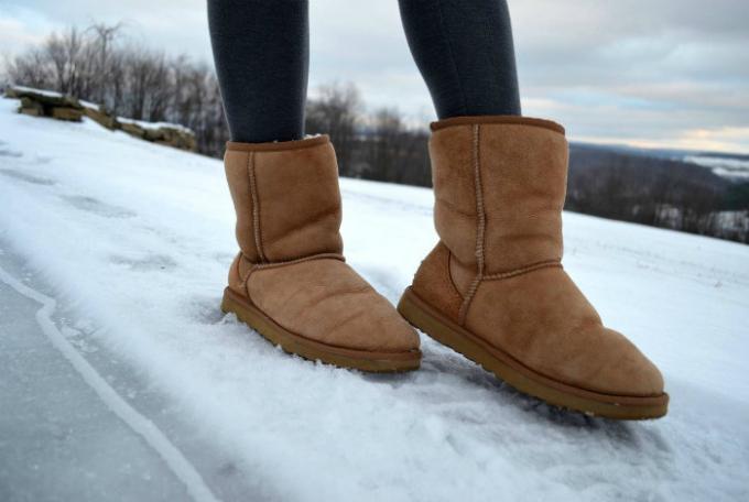 معظم الأحذية في فصل الشتاء لا طعم له.