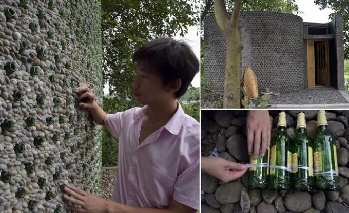 رجل صيني بنيت من منصبه زجاجات البيرة.