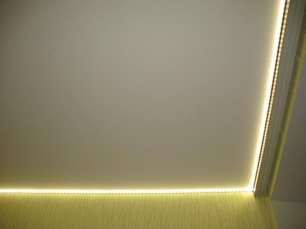 إضاءة في المطبخ بشريط LED