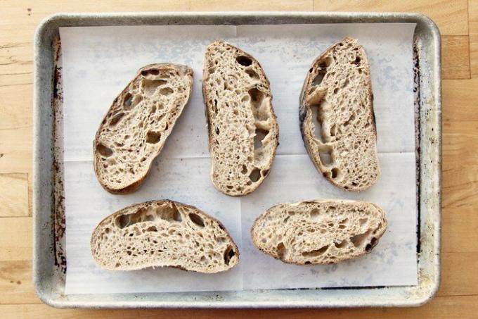 كيفية الحفاظ على الخبز الطازج حتى بعد شهر: خدعة يمكن أن يكون مفيدا للجميع