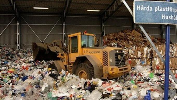 في السويد، 7٪ فقط من سلة المهملات هي في مقالب القمامة.
