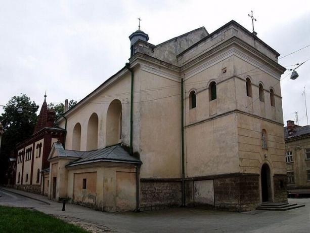 أصبحت كنيسة سيدة الثلوج "بيت السيد Bonacieux" ( "الفرسان الثلاثة"، لفيف). | صور: bigpicture.ru. 