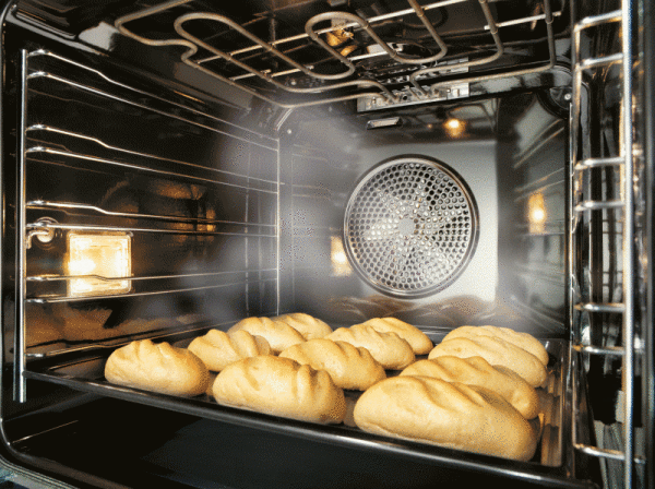 مع الحمل الحراري ، يتم خبز الطعام بشكل أفضل