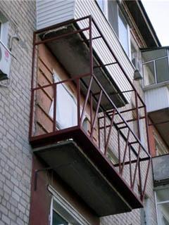 يجب أن يعتمد التزجيج والعزل للشرفة على إطار زاوية.