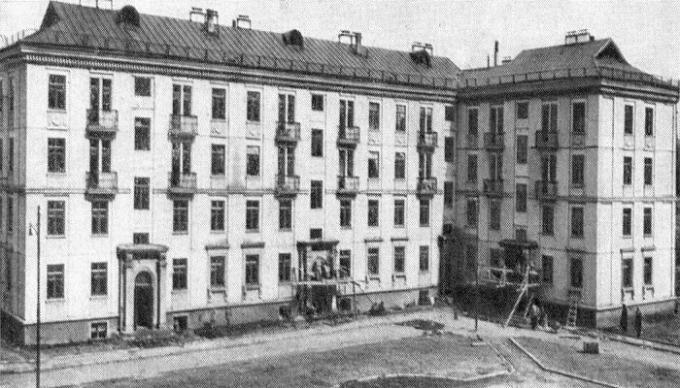 وأول منازل لوحة Khoroshevskoye الطريق السريع (1949).