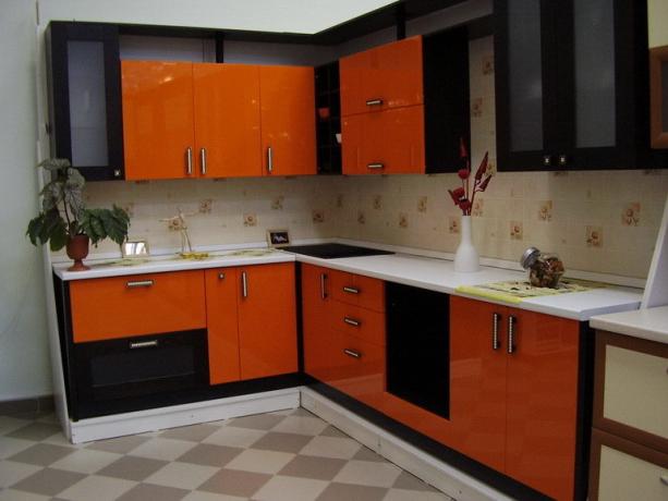 مطبخ باللونين الأسود والبرتقالي (53 صورة) ، تصميم افعلها بنفسك: تعليمات ، دروس تعليمية للصور والفيديو ، السعر