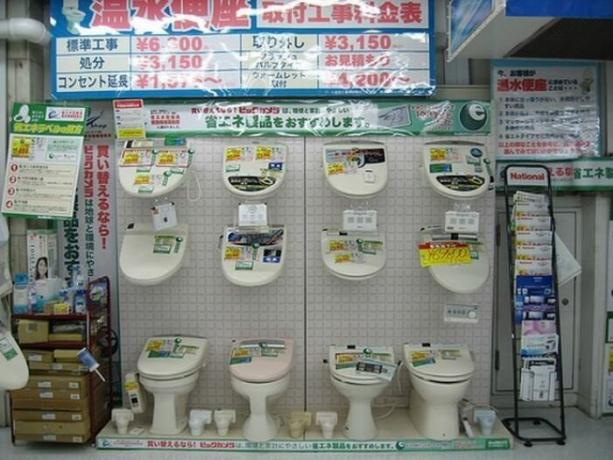 في اليابان، والمراحيض - وهو عبادة.